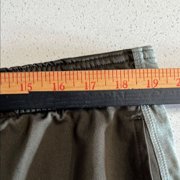 Nike Brown/Green Athletic Shorts Lightweight Design Tagged L Fit XL - Picture 8 of 10